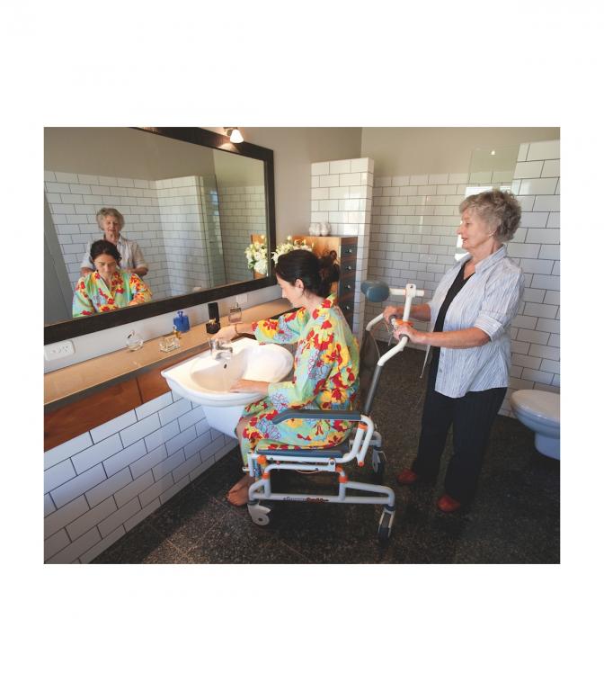 fauteuil de douche tilt showerbuddy hapi mdical cherbourg